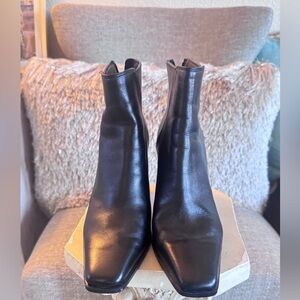 Sleek Black Heeled Ankle Boots with Block Heel